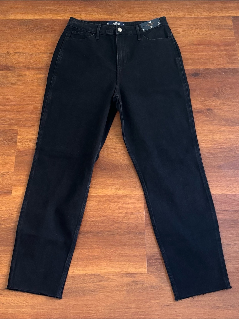 NWT Hollister Black Ultra High-Rise Mom Jeans - 9